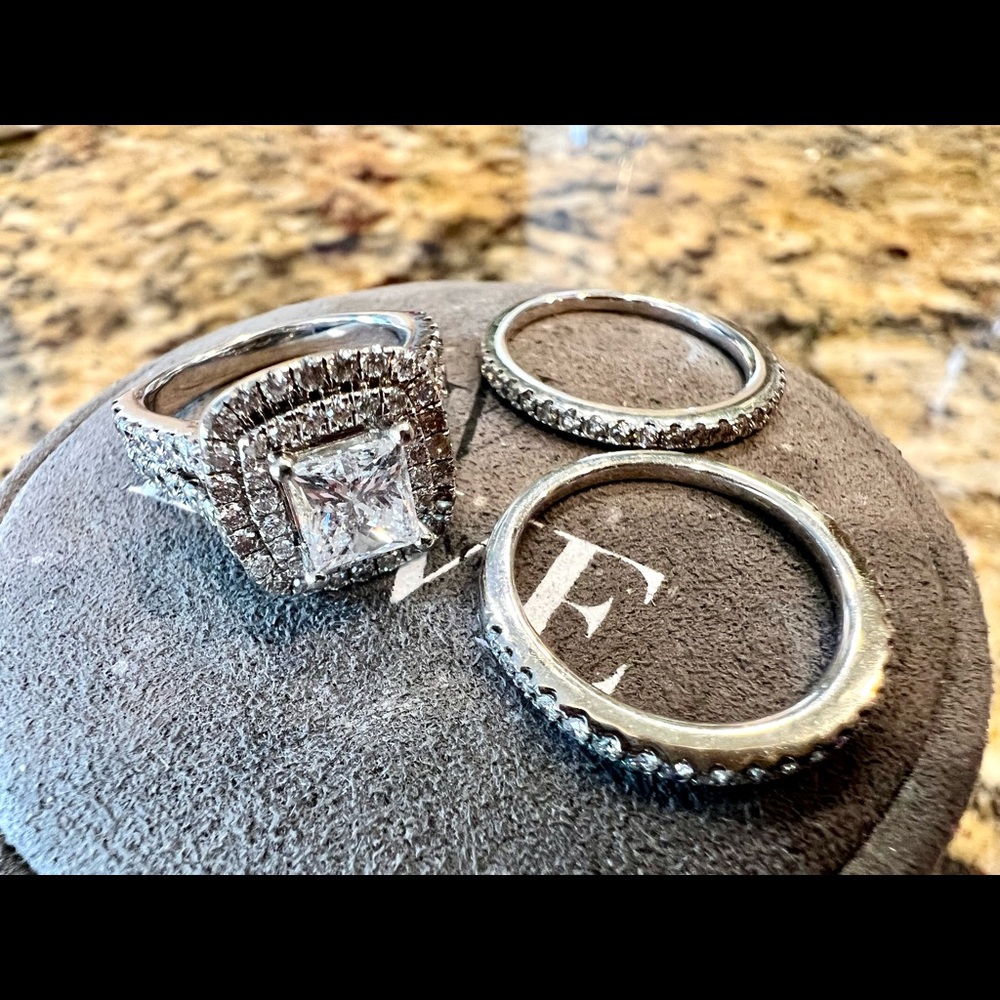 **SOLD**Zales Vera Wang Love 2.75Ct .Tw Princess Diamond Engagement Ring Set 14k